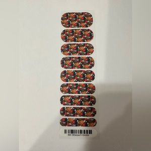 Jamberry Nail Wraps: teal with flowers